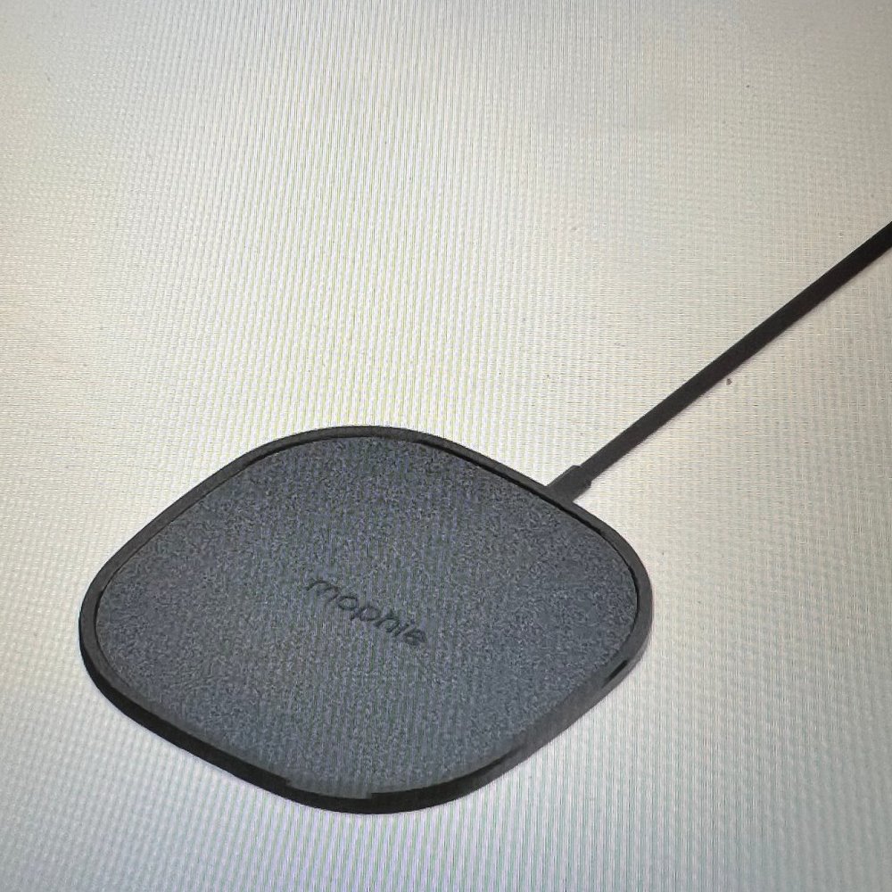 Like-New 15W Mophie wireless charging pad Universal wireless charging pad